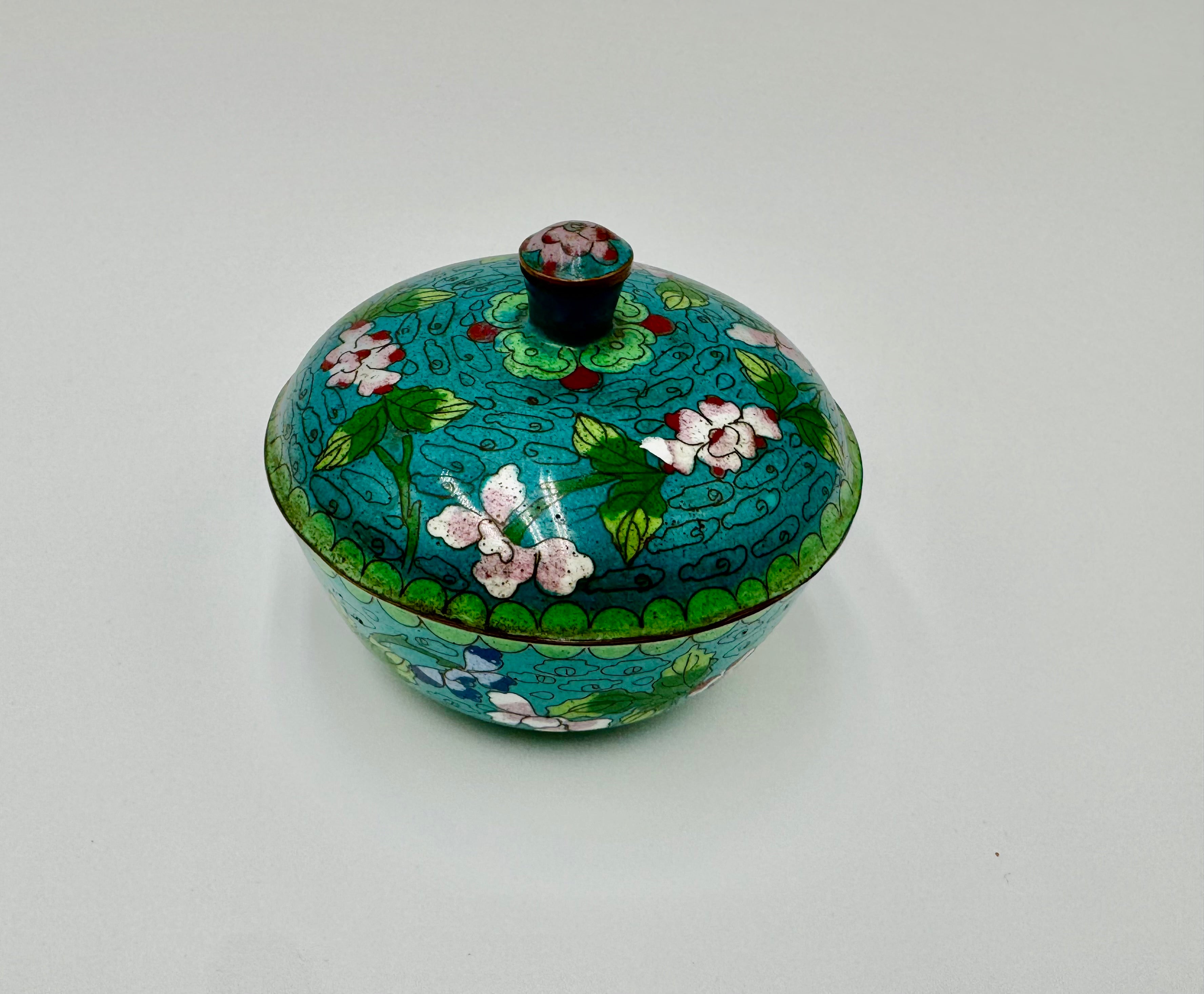 Vintage Cloisonné Floral Trinket Bowl – Vibrant Turquoise Lidded Dish