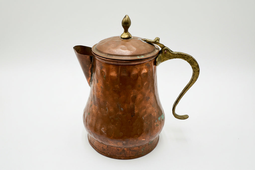 Vintage Hammered Copper Lidded Pot with Spout – Rustic Kitchen Statement Piece