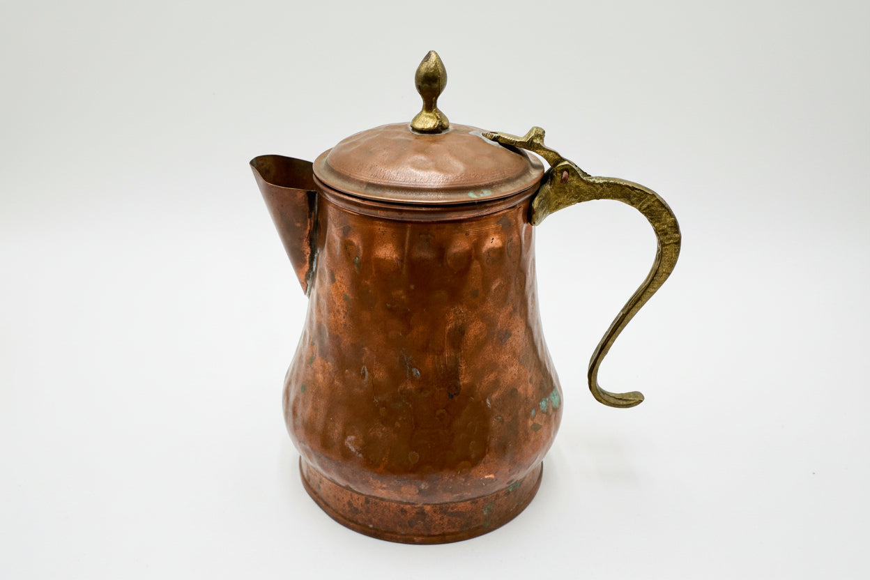 Vintage Hammered Copper Lidded Pot with Spout – Rustic Kitchen Statement Piece