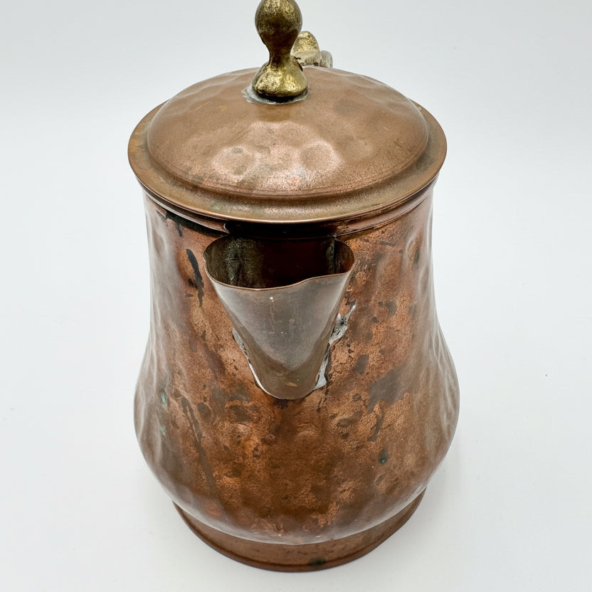 Vintage Hammered Copper Lidded Pot with Spout – Rustic Kitchen Statement Piece
