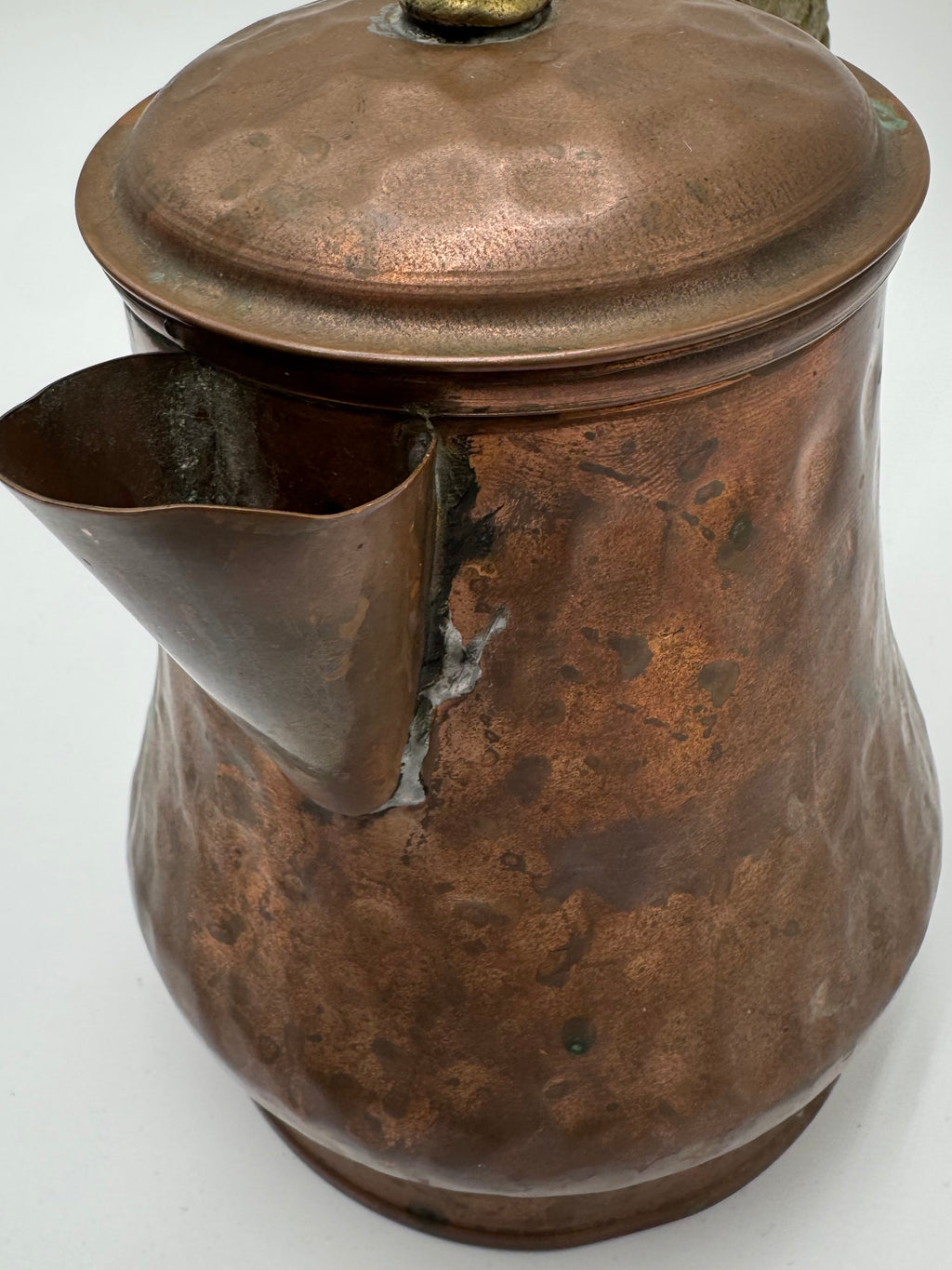 Vintage Hammered Copper Lidded Pot with Spout – Rustic Kitchen Statement Piece