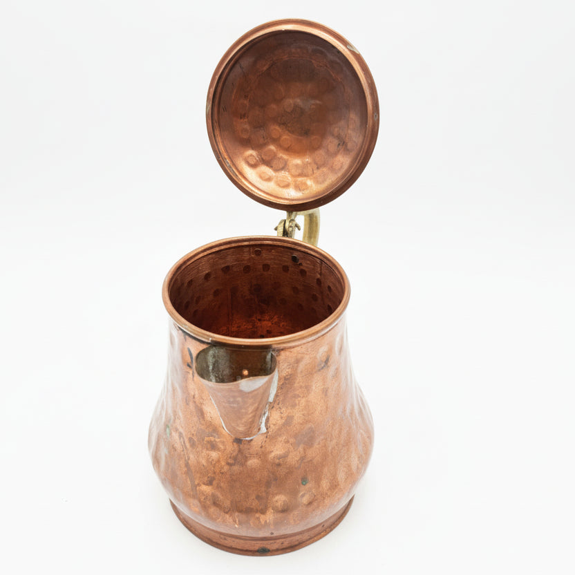 Vintage Hammered Copper Lidded Pot with Spout – Rustic Kitchen Statement Piece