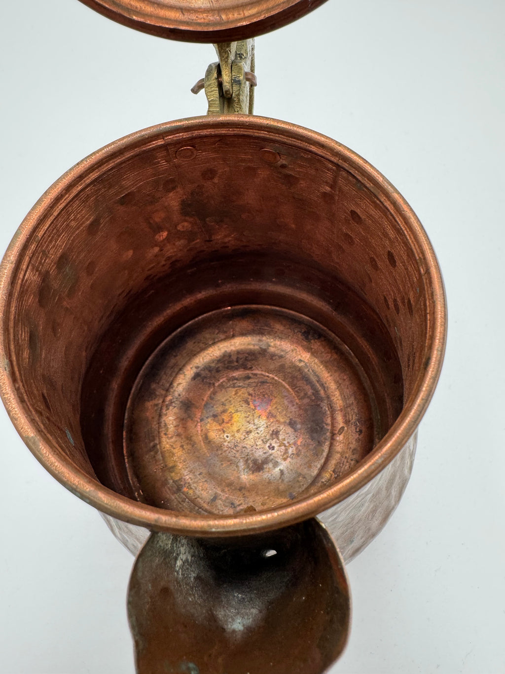 Vintage Hammered Copper Lidded Pot with Spout – Rustic Kitchen Statement Piece