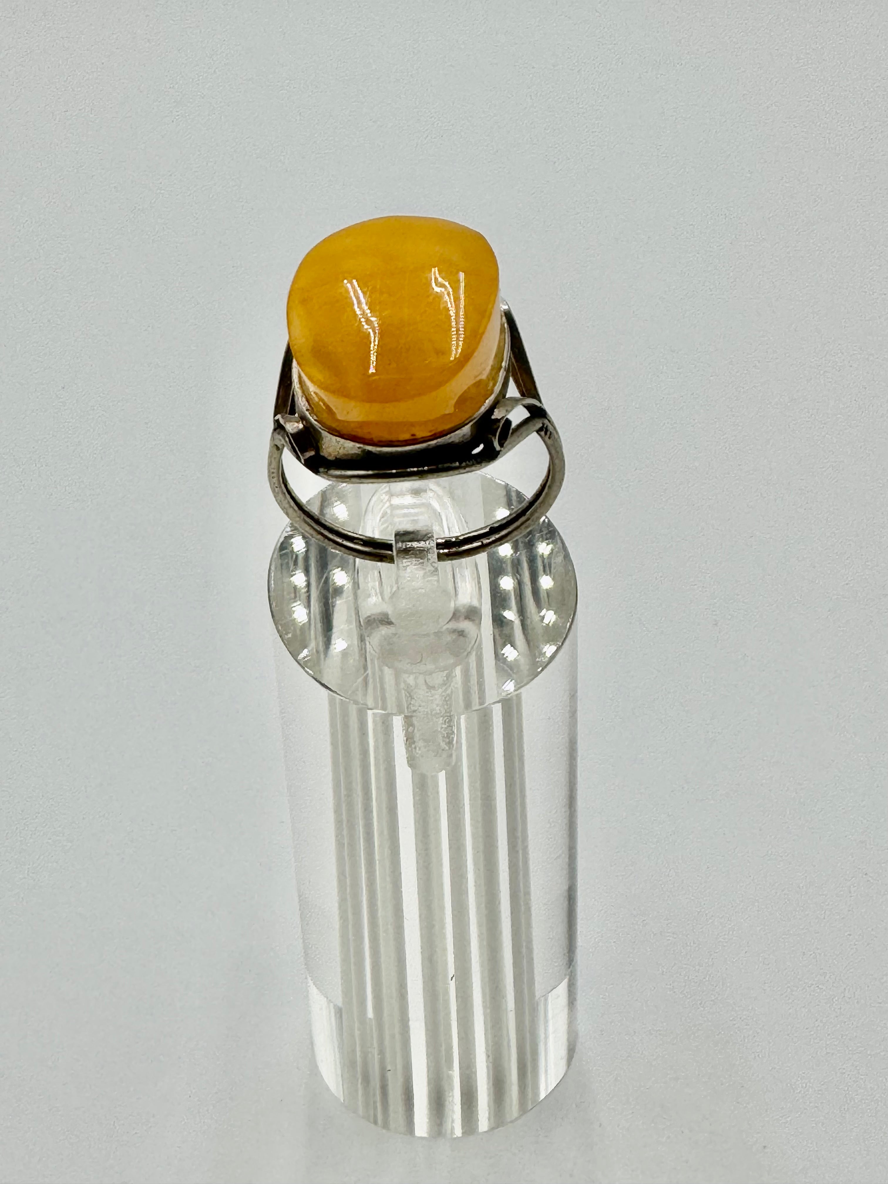 Vintage Silver Tone Ring with Butterscotch Amber Cabochon – Size 7